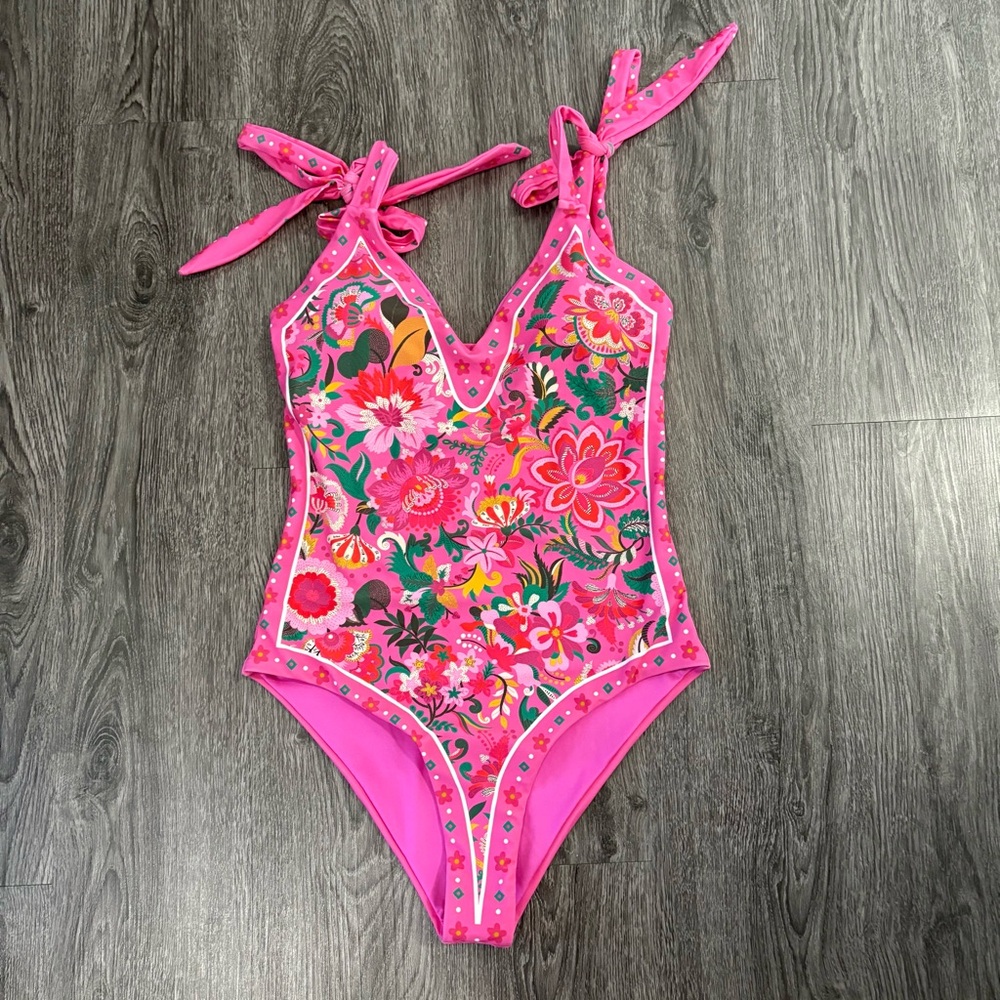 NWOT Beach Riot Akira Swimsuit